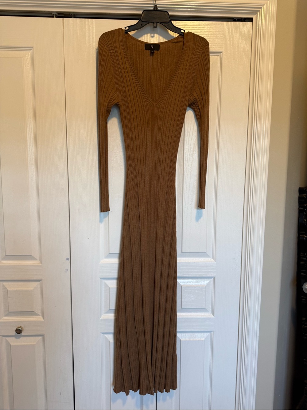 Banana Republic Ribbed V-Neck Long Sleeve Maxi Dress - Brown